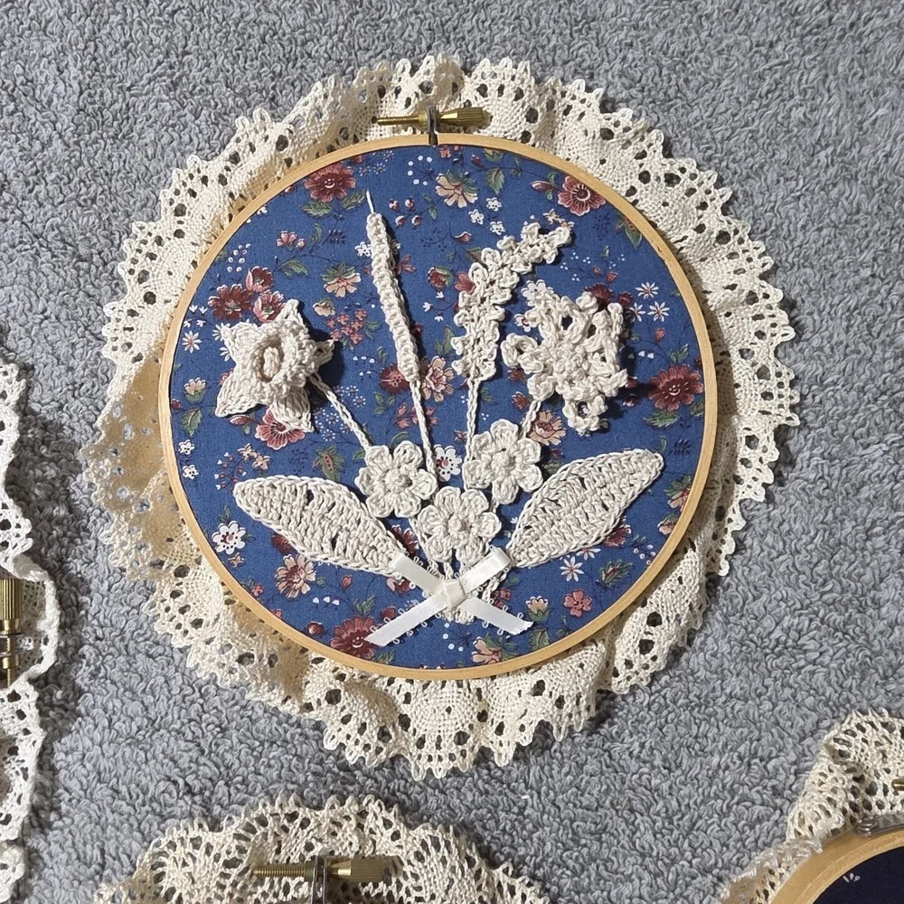 Vintage Set Of 4 Embroidered Hoopes Crocheted Lace Accents